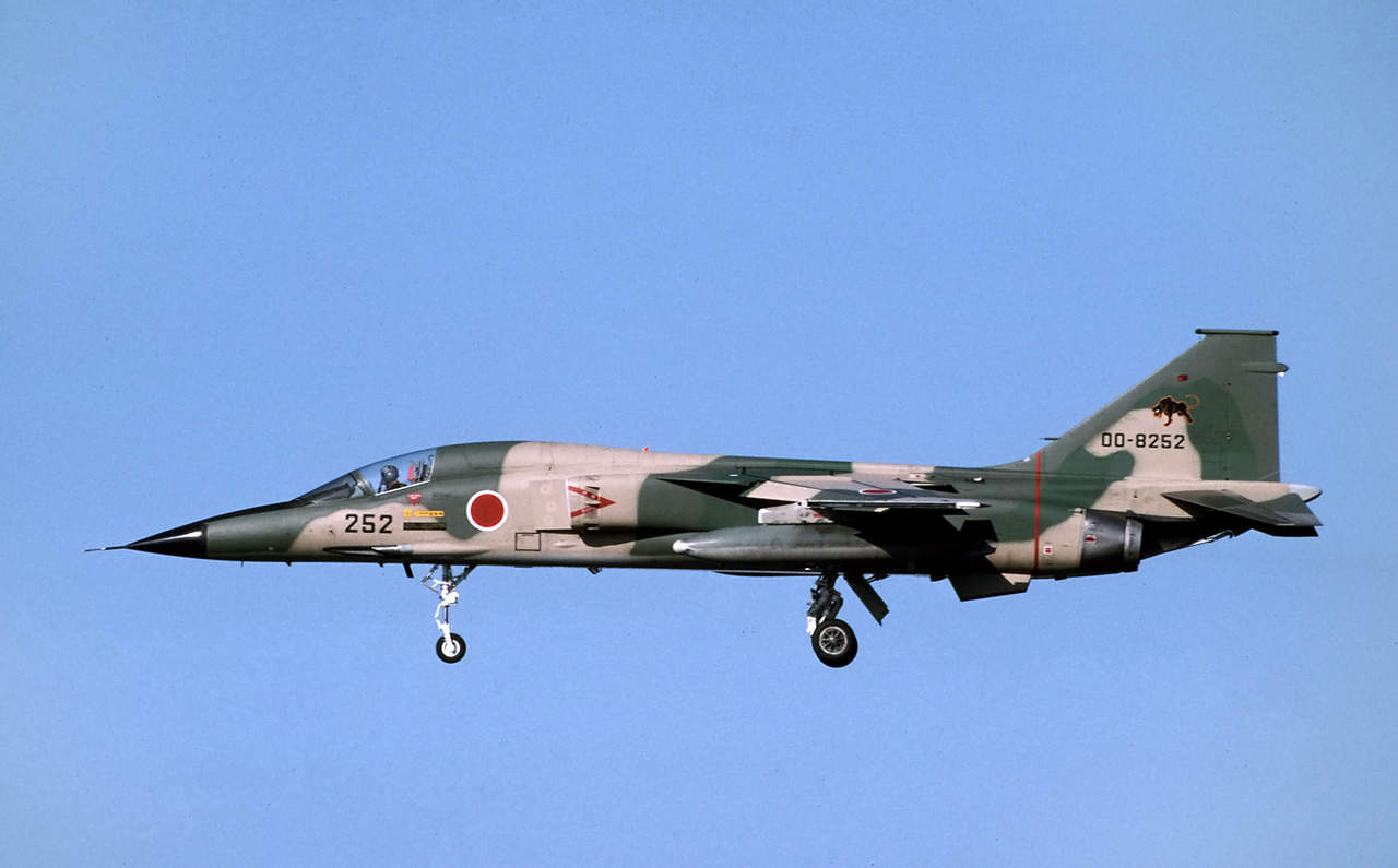 Mitsubishi F-1