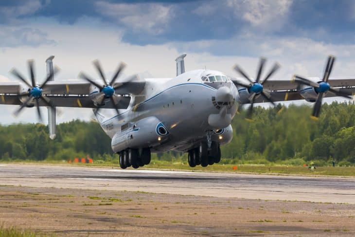 Antonov An 22 landing