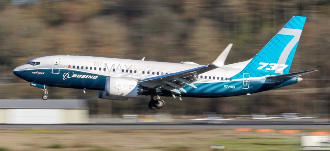 Boeing 737 MAX 7 landing