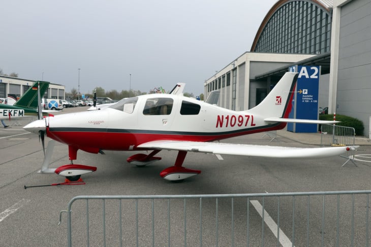 Cessna 350 N1097L