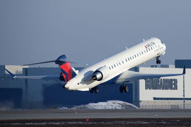 Delta CRJ-900 take off